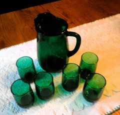 Anchor Hocking Green 32 Oz Pitcher & 6 Juice Glasses Holds 4 oz