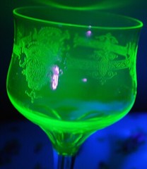 Antique NEEDLE ETCHED GREEN URANIUM GLASS Wine Goblet Clear Bubble In Stem c1900