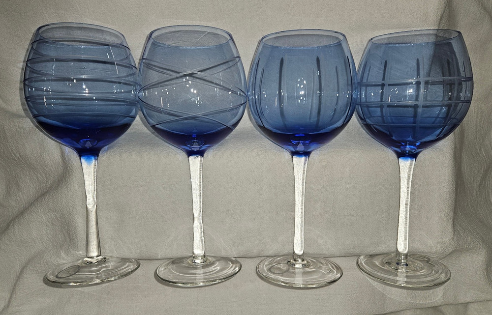 Fifth Avenue Wine /Water Goblet Graduated Blue w / Stripes «New with Sticker»