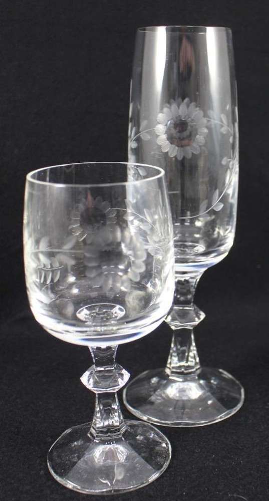 Flemington Carol Set of Champagne Flute and Wine Glass
