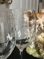 3 Red Wine Glasses Frosted Geometric Art Glass 9oz Swirl Dots Lines 3.25” Stem