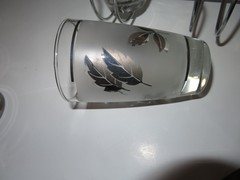 LIBBY «SILVER FOLIAGE» SET OF 9-4 3/4″ TALL GLASSES W/METAL RACK
