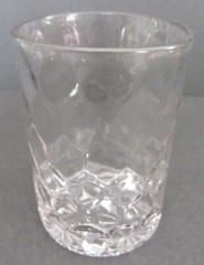 VINTAGE~CLEAR HONEYCOMB PATTERN GLASS TUMBLER w/DAISY & BUTTON BASE~3 5/8″