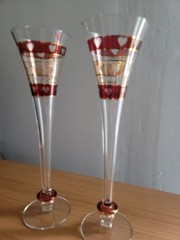 PAIR VINTAGE ETCHED HEARTS RUBY RED FLUTES CHAMPAGNE L’AMOUR 11″ GLASSES