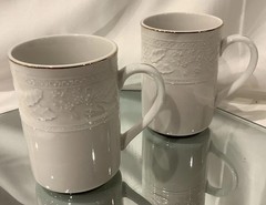 Libbey Tableware Christmas Embossed Holly 4.25″ Mug White Gold Trim – Set of 2