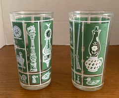 Two (2) Green Royal Colonial Homestead 8 oz Tumbler Drinking Glasses