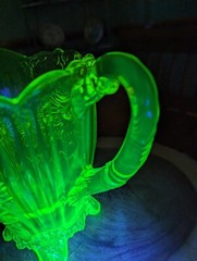 URANIUM MOSSER ART GLASS CAMBRIDGE OHIO VASELINE DAHLIA PATTERN – 8″ PITCHER