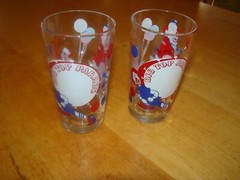 LOT OF 2 VINTAGE BIG TOP PARADE CLOWN CIRCUS GLASSES RED/WHITE/BLUE 5 1/4″ HIGH