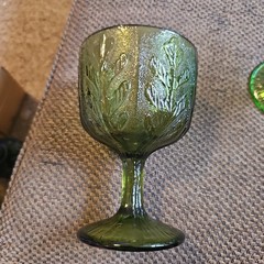 2 FTD Green Leaf Textured Glass 1975 Goblets 6.5×4 3/8″~ 2 SHADES OF GREEN