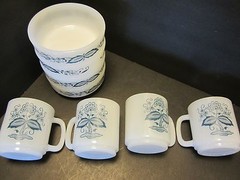 Vintage 8 GlasBake White & Blue Onion Milk Glass Mugs bowls Old Town Opaque 1950