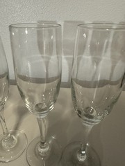 A Set Of 4 Champagne Glasses 9 Inches Tall
