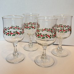 VTG Holly & Red Ribbon Goblets With Gold Trim Set of 4 Christmas Glasses