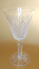 WATERFORD MOONCOIN CLARET WINE GLASS HANDCUT MOUTH BLOWN IRELAND 6 1/8″