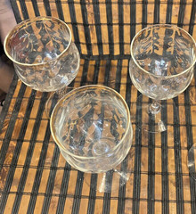 Beautiful Crystal Thumb Print and Gold Trim Stem Wine Glasses 4 Piece
