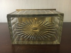 1 Crystal Biscuit Box