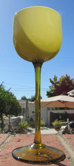 4 CARLO MORETTI 7 7/8″ WINE GLASSES CASED GLASS GREENISH YELLOW COLOR LOT 4