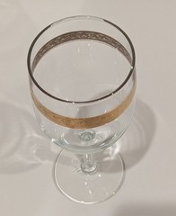 MCM Wine Glass with Decorative 24K Gold Leaf Band, 9 oz 7″T Vintage 1950s