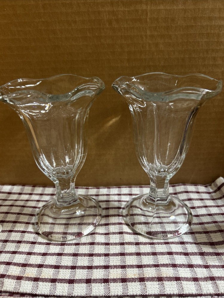 Glass tulip-shaped ice cream sundae ruffle rim pedestal base soda shop