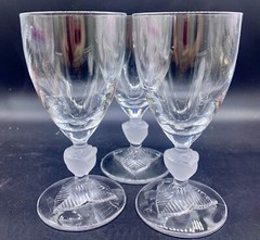 VINTAGE WINE WATER JUICE COCKTAIL GLASS SET 3 FROSTED ROSE FLOWER STEM 6″ TALL