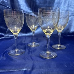 Vintage depression Era cordial glasses feature a «Grape on Grid» etched pattern