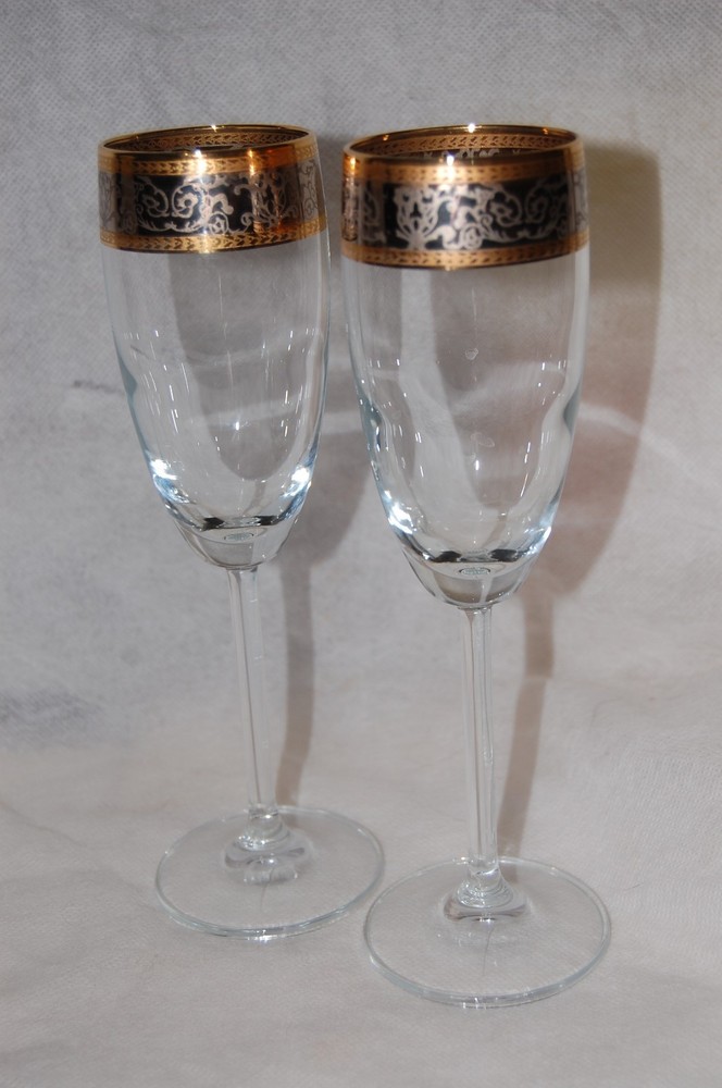 Pair of 8.5″ Crystal Champayne Flutes With 1″ Gold/Platium Trim on Rim