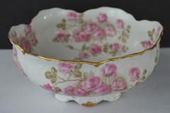 Limoges Large Groups of Roses Gold Serving Bowl