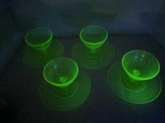 Vintage 4 Yellow Uranium Vaseline Custard Goblets 4 saucer plates crackle glass