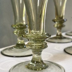 Vintage Art Deco Set of 6 Artist Signed Green Trumpet Wine Glasses Rare 6” Tall