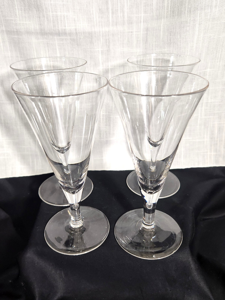 VINTAGE DEEP V SHAPED, LOW CHAMPAGNE/JUICE GLASSES – MAKER UNKNOWN – (4)