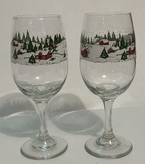 Libbey WINTER VILLAGE Se of 4 Glass WINE GOBLETS Snow Winter Holiday Scene 7.75″