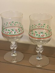 Vintage Holly Berry Christmas Bow Stem Water/Wine Glasses- Set of 2
