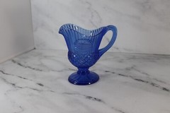 Vtg Avon Fostoria Washington’s Mt. Vernon Virginia Home Blue Glass Creamer 5″