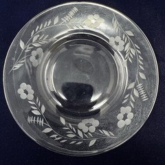 Vintage Set of 6 Depression Etched Leaf & Berry Flowers in Glass 8″ Salad Plates