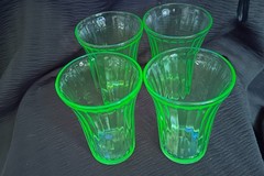1937-1942 ANCHOR HOCKING PILLAR OPTIC (LOG CABIN)GREEN URANIUM GLASS TUMBLER SET