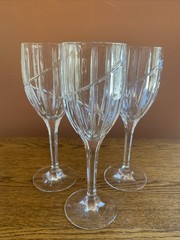 SET OF 3 Mikasa UPTOWN 9″ Wine Glasses Water Goblets Vertical/Swirl Cut