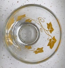 VINTAGE HAZEL ATLAS SOUR CREAM GLASS «IVY» PATTERN, 1/2 PINT, YELLOW #950, EXC.