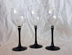 Luminarc France DOMINO Black Stem Wine Glasses 7.75″ Tall (Set of 3)