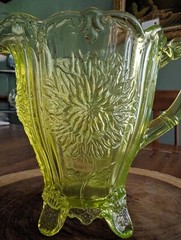 URANIUM MOSSER ART GLASS CAMBRIDGE OHIO VASELINE DAHLIA PATTERN – 8″ PITCHER