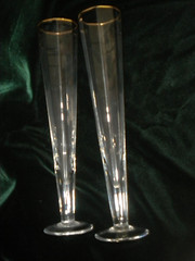 2 CHAMPAGNE WINE TALL THIN TOASTING GLASS GOBLETS GOLDEN RIM TRIM Box06