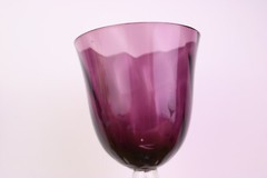 Plum Purple Wine Glass Swirl Optic Bowl & Clear Smooth Stem 8 1/4 «