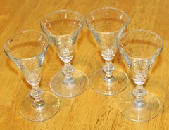 Unknown Maker ~ 5″ CORDIALS (Set of 4) CLEAR V-SHAPE BOWL, WAFERS IN BASE – Guc