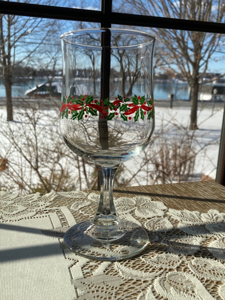Libbey Christmas Holly & Ribbon Wine Glass/Water Goblet ~2.95 Diam ~6.5″ Tall