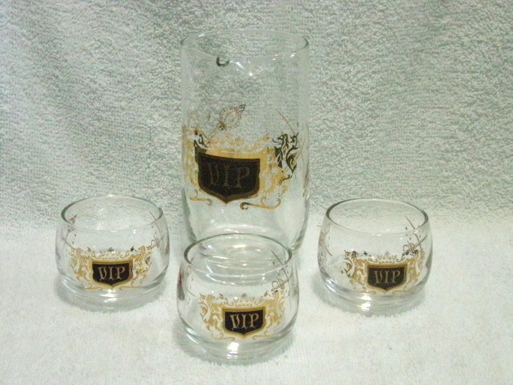 Vtg VIP Gold Crest Cocktail Pitcher & 3 Roly Poly 4 Oz Glasses Tumblers Barware