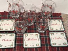 5 Vtg Libbey Arbys Gold Rim Holly Berry Christmas Glasses +Believe Coasters READ