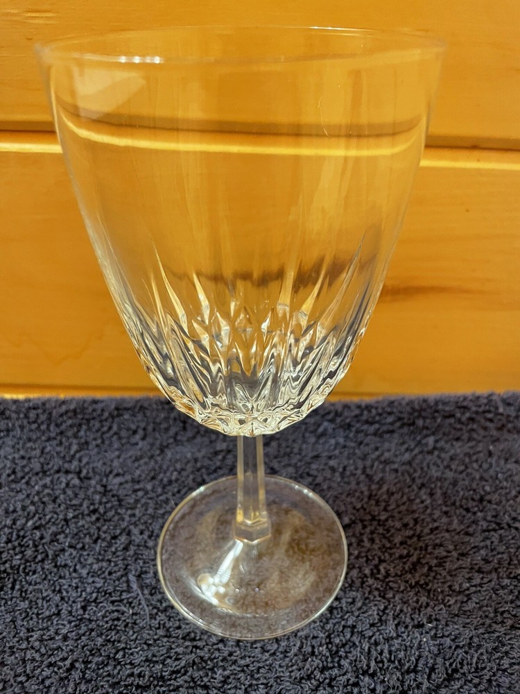 Diamant by CRISTAL D’ARQUES – Durand Water Goblet Crystal Glass – 6 3/4″ Tall