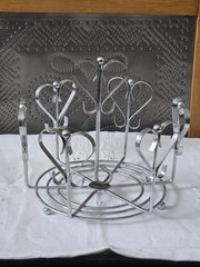 Vitreon Queen’s Lusterware Chrome Heart Caddy, Silver Ombre – Only Caddy For 6