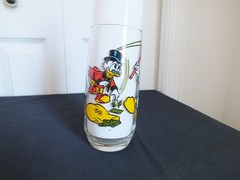 Donald duck drinking tumbler glass 1978 vintage 8 oz 6″ tall Scrooge Disney