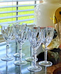 Set of 6 Oneida Orchestra Crystal Wine Glasses 7 1/8″ – Blown Glass Stemware