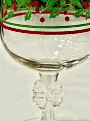 Set of 8 ) Vtg Libbey Holly Berry Gold Rim Christmas Goblet Bow Tie Stem Glasses