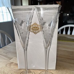 Vintage 1999 Shannon Crystal Pair Champagne Flutes Etched Dove Birds Heart Box
